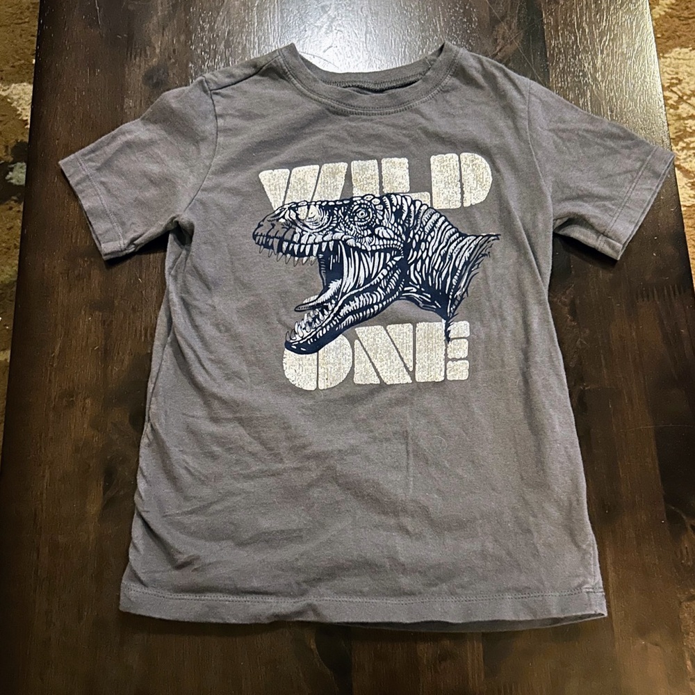 COPY - Boys size 6 tee